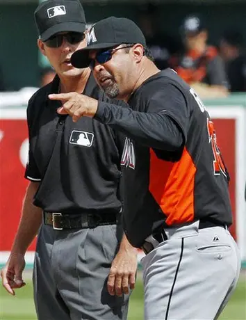 Ozzie Guillén sale expulsado ante Boston