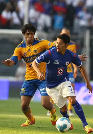 Aquino espera que Cruz Azul mejore con el paso del torneo