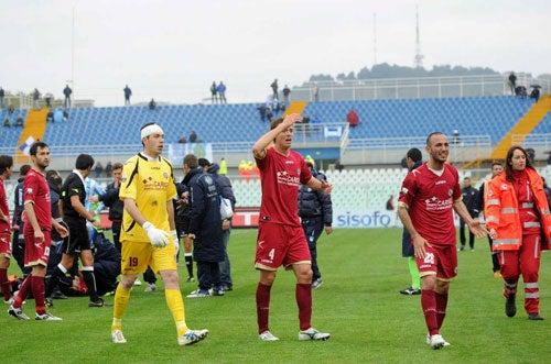 El mediocampista del Livorno falleció mientras era trasladado al hospital. (FOTO: AP)
