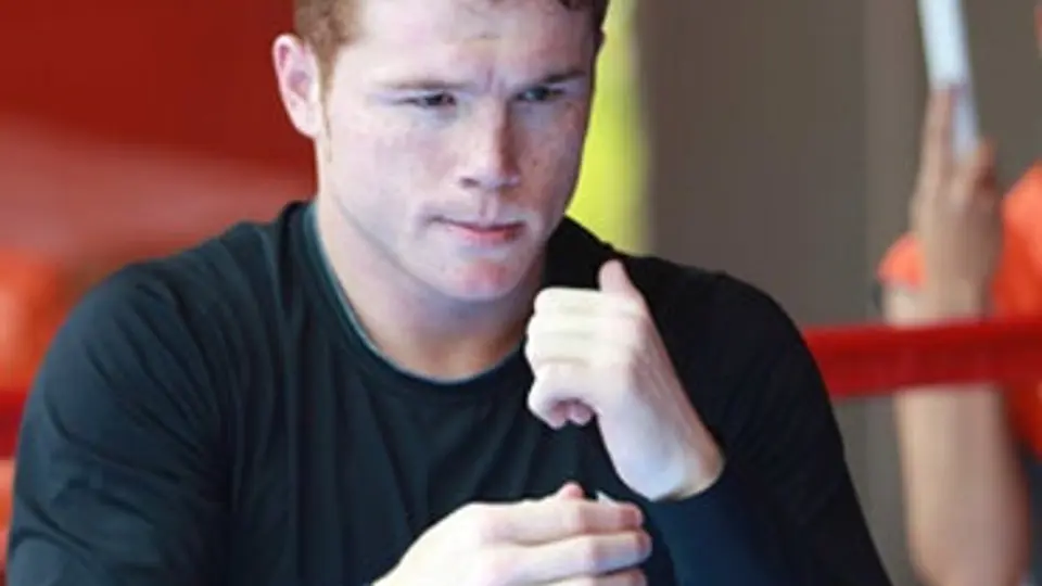 Defensa del Canelo' en el aire