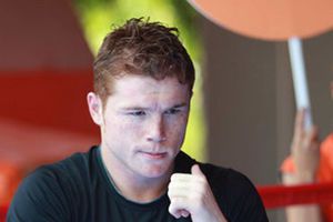 Defensa del Canelo' en el aire