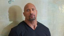 The Rock vence a John Cena