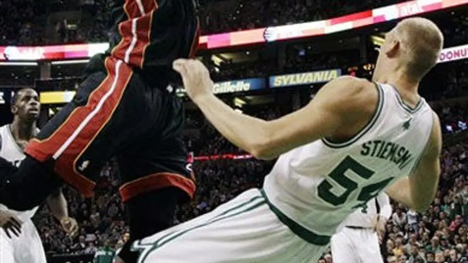 Celtics ganan su quinto juego en fila ante el Heat