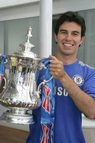 Checo va con Chelsea para la Champions