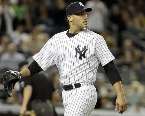Pettitte consigue la primera victoria en su regreso a MLB
