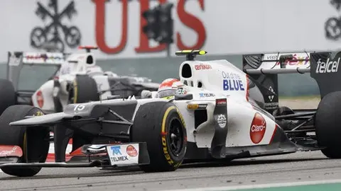 Checo Pérez portará en su F1 el escudo del Chelsea
