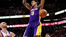 Phoenix corta racha negativa y supera a Lakers
