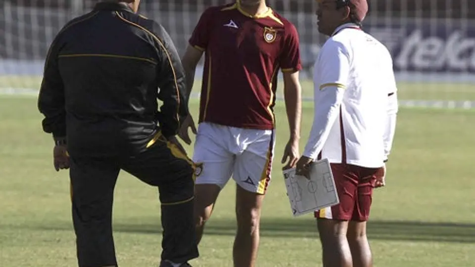 Estudiantes presentará dupla interina en el banquillo