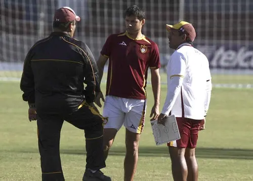 Estudiantes presentará dupla interina en el banquillo