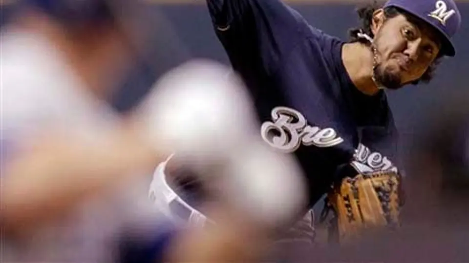 Milwaukee cae ante Cardenales con Gallardo