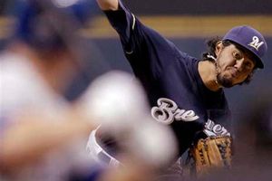 Milwaukee cae ante Cardenales con Gallardo