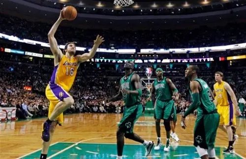 Lakers le gana una nueva batalla a Celtics