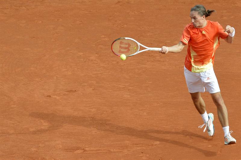 En el primer set, Djokovic se mostró distraído, perturbado, por lo que Dolgopolov aprovechó para llevárselo. FOTO: EFE