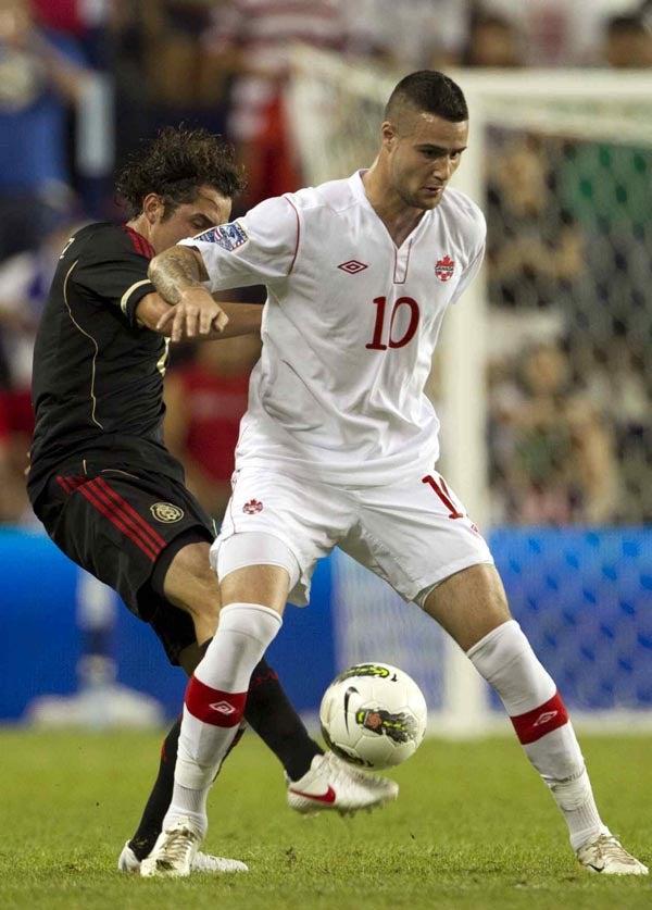 Los canadienses se asentaron en la cancha. FOTO: MEXSPORT