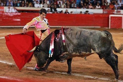 Joselito Adame se llevó la ovación del público en la corrida 17 de la temporada (FOTO: RICARDO FLORES)