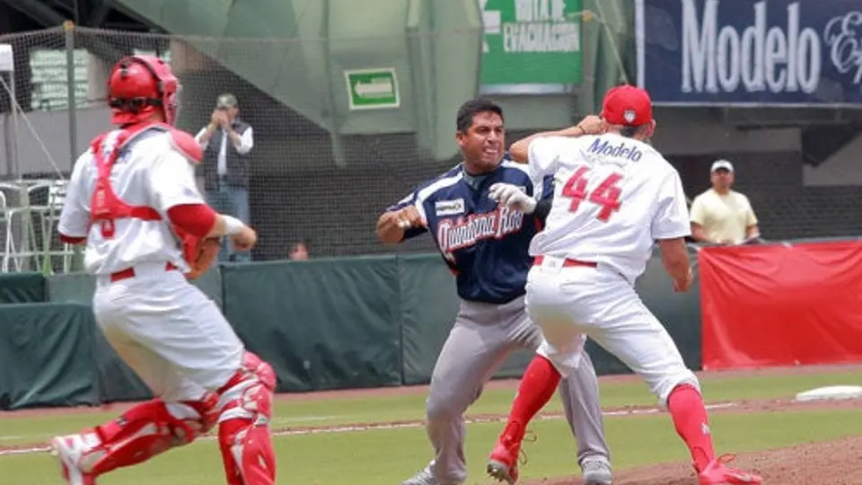 LMB sanciona a cuatro jugadores por trifulca entre Diablos y Tigres