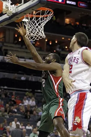 Bobcats caen ante Bucks sin Nájera