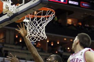 Bobcats caen ante Bucks sin Nájera