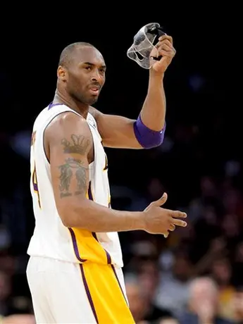 Kobe le da el triunfo a Lakers sobre Boston