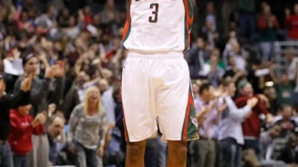 Milwaukee le pega 105-97 a Miami