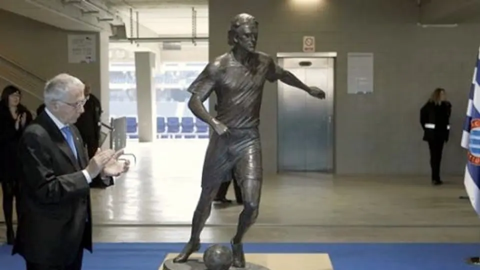 Develan estatua de Dani Jarque en el estadio del Espanyol
