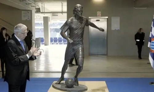 Develan estatua de Dani Jarque en el estadio del Espanyol