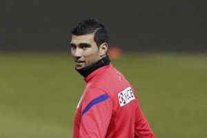 Reyes pide a Simeone que lo deje salir del Atlético