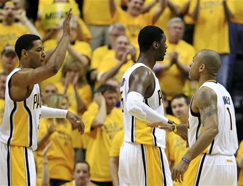 Indiana humilla al Heat y toma ventaja en la serie