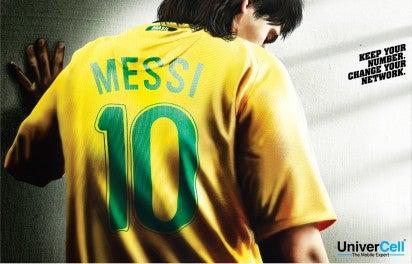 Messi aparece en la campaña de celulares en la India, portando la playera de Brasil. FOTO: UNIVERCELL