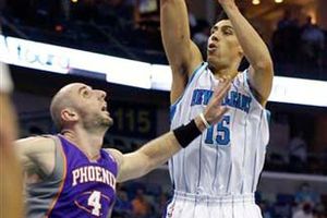 Gustavo Ayón, elogiado en The New York Times