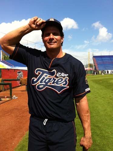 El cubano José Canseco durante las prácticas de Tigres de Quintana Roo (FOTO: JORGE JARAMILLO)