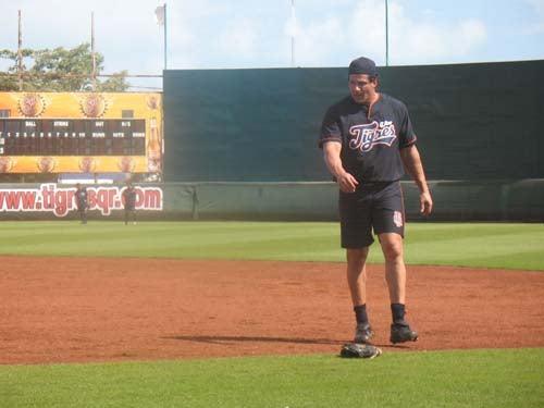 El cubano José Canseco durante las prácticas de Tigres de Quintana Roo (FOTO: JORGE JARAMILLO)
