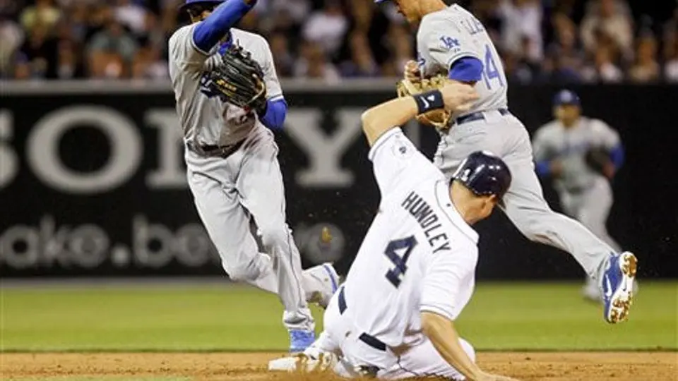Dodgers consiguen triple play en victoria sobre Padres