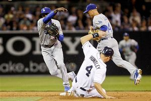 Dodgers consiguen triple play en victoria sobre Padres