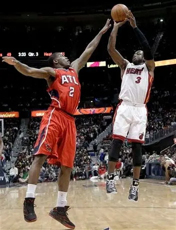 James y Wade le dan la victoria a Miami sobre Hawks