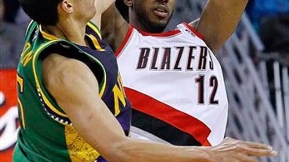 Ayón convirtió dos puntos en la derrota de Hornets ante Portland