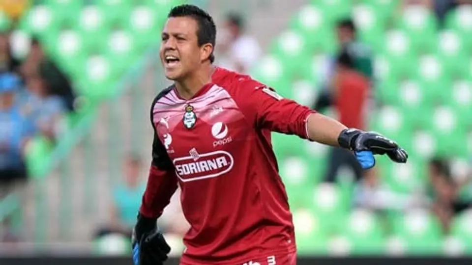 Becerra se dice listo para suplir a Oswaldo Sánchez