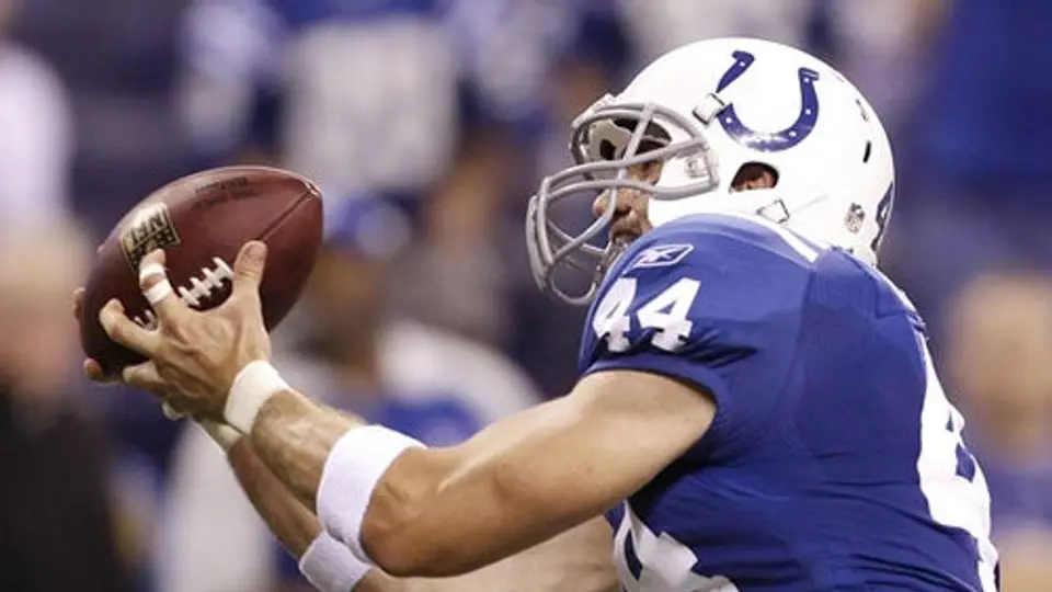 Potros cortan a Dallas Clark y cuatro jugadores más