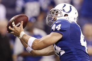 Potros cortan a Dallas Clark y cuatro jugadores más