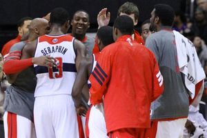 Wizards remontan 21 puntos para vencer a Lakers