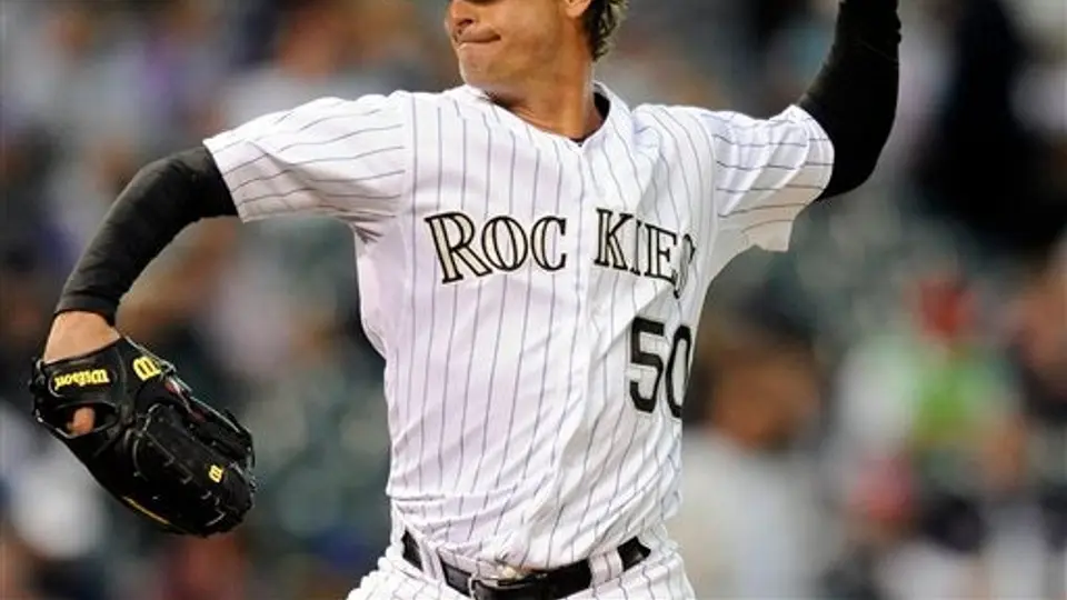 Jamie Moyer se convierte en el pitcher más veterano en ganar en MLB