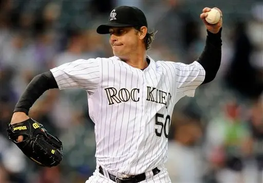 Jamie Moyer se convierte en el pitcher más veterano en ganar en MLB