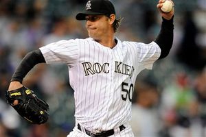 Jamie Moyer se convierte en el pitcher más veterano en ganar en MLB