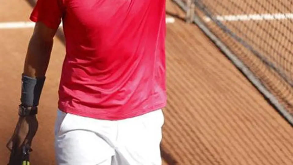 Nadal comienza con victoria su defensa en Roland Garros