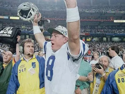 "Tony (Romo) ya es mejor QB de lo que yo fui": Aikman