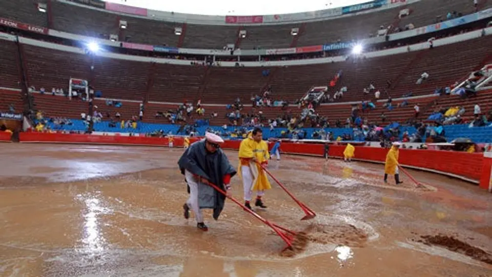 Decepcionan toreros en la Plaza México
