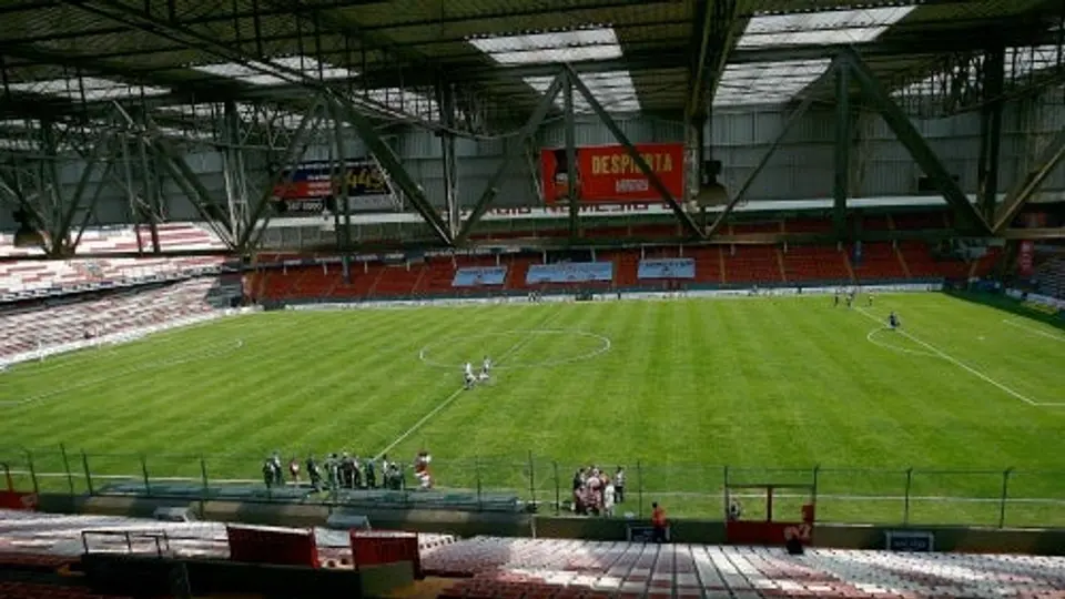 El estadio Nemesio Díez sí mantendrá las mallas en tribunas