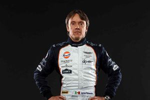 Adrián Fernández cumple 21 años corriendo fuera de México