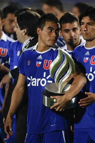 Nápoles ya espera al chileno Vargas