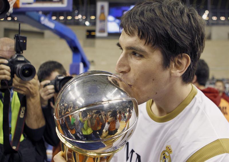 El Real Madrid destronó al campeón, el Regal Barcelona, a lo grande (74-91). FOTO: EFE